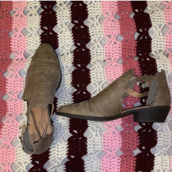 BROWN BOOTIES/SANDALS - Picture 2 of 4